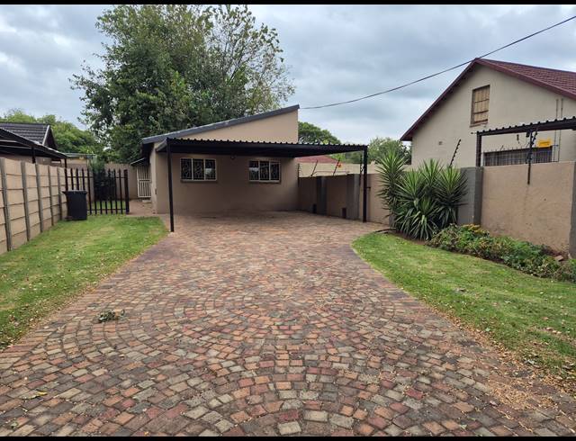 2 BEDROOM HOUSE RENTED IN BRAKPAN CENTRAL